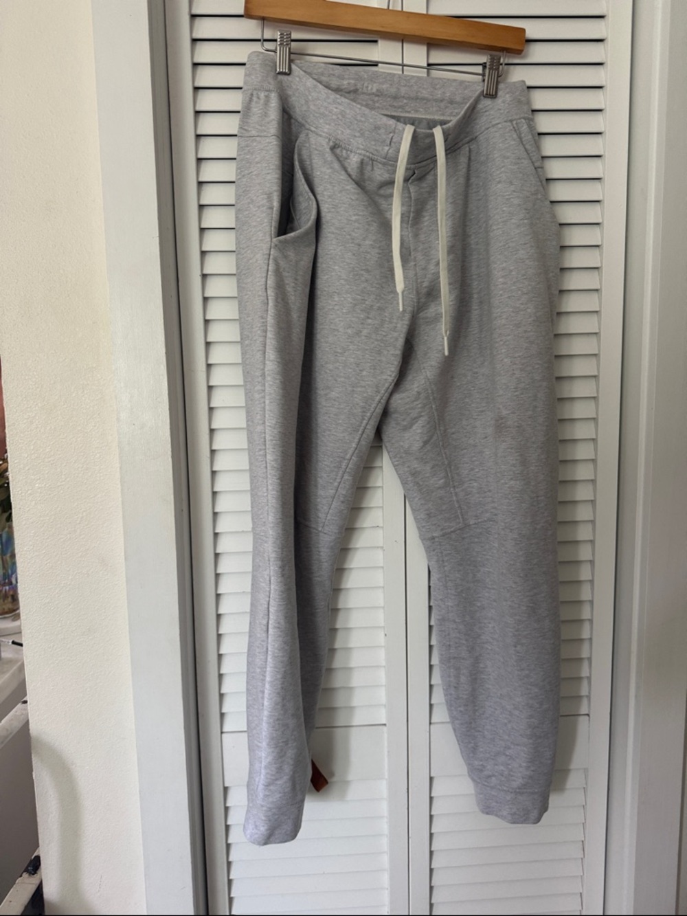 Lululemon L Men's Gray Jogger Sweatpants with Drawstring